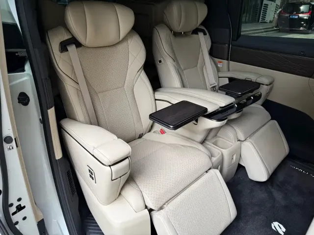 Toyota Alphard — Фото автомобиля 10