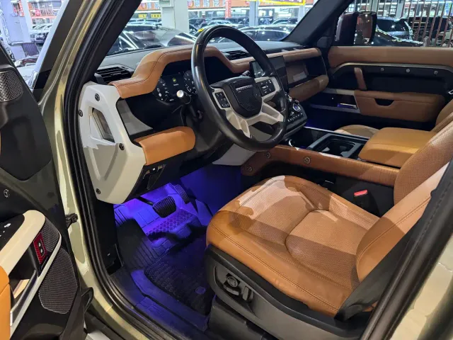 Land Rover Defender — Фото автомобиля 9