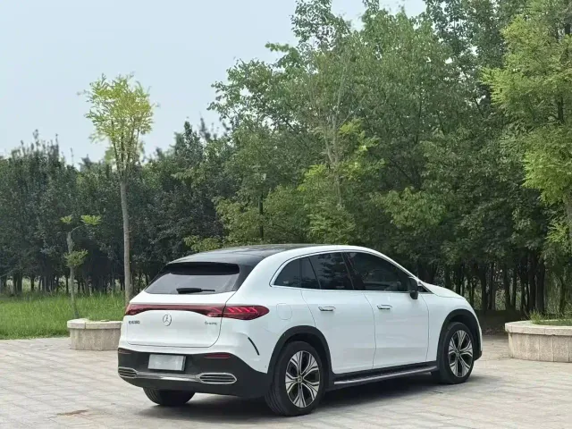 Mercedes-Benz EQE SUV — Фото автомобиля 9