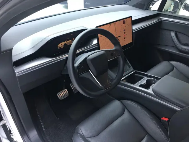 Tesla Model X — Фото автомобиля 8
