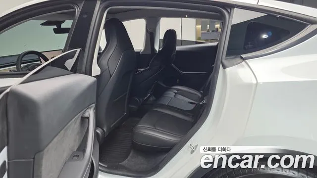 Tesla Model Y — Фото автомобиля 11