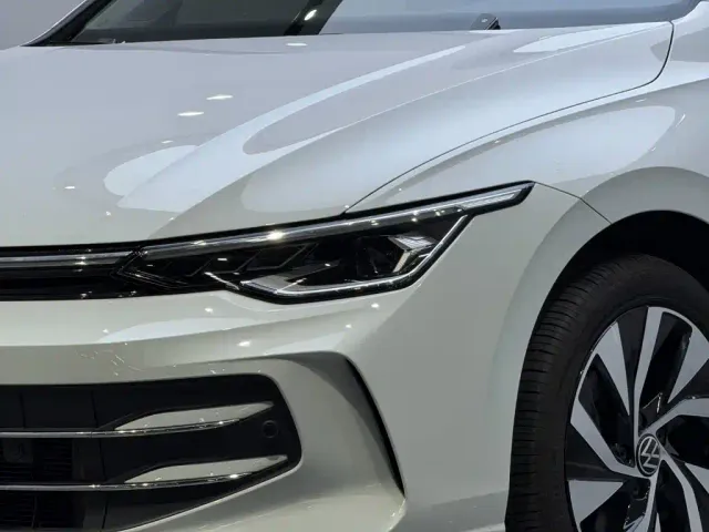 Volkswagen Golf — Фото автомобиля 3