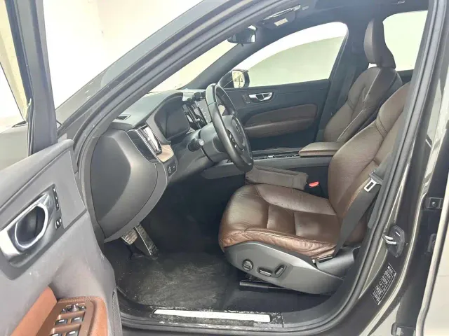 Volvo XC60 — Фото автомобиля 6