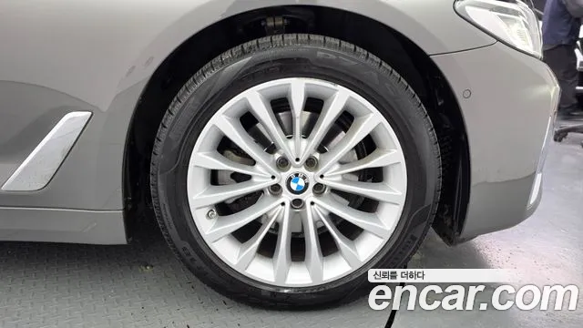 BMW 5 Series G30 — Фото автомобиля 6