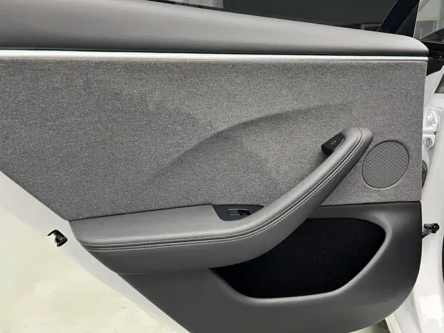Tesla Model 3 — Фото автомобиля 13