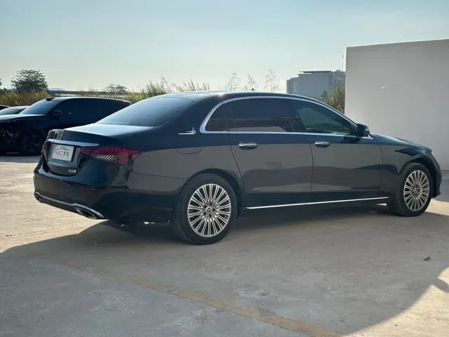 Mercedes-Benz E-Class — Фото автомобиля 19