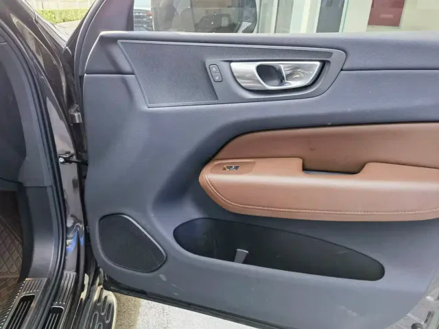 Volvo XC60 — Фото автомобиля 17
