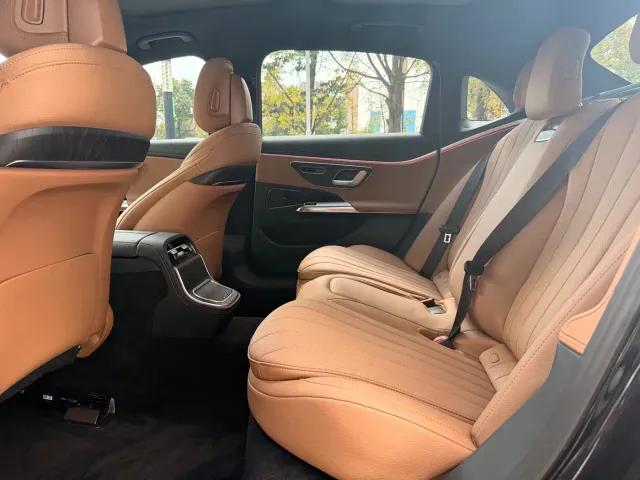 Mercedes-Benz E-Class — Фото автомобиля 17