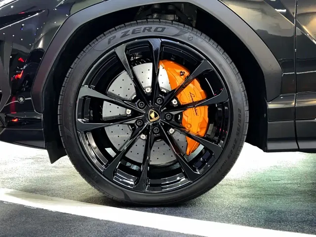 Lamborghini Urus — Фото автомобиля 21
