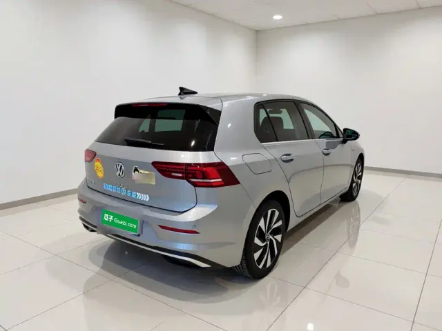 Volkswagen Golf — Фото автомобиля 6