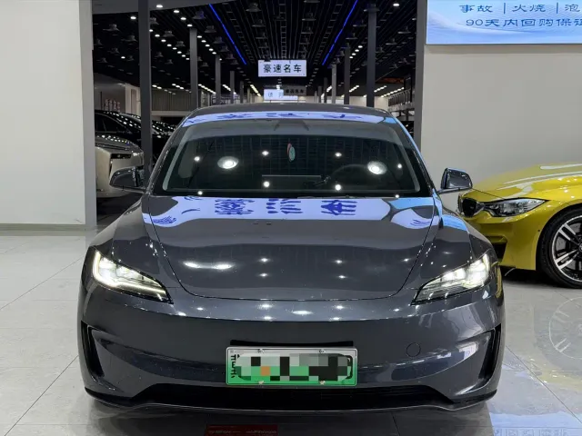 Tesla Model 3 — Фото автомобиля 2