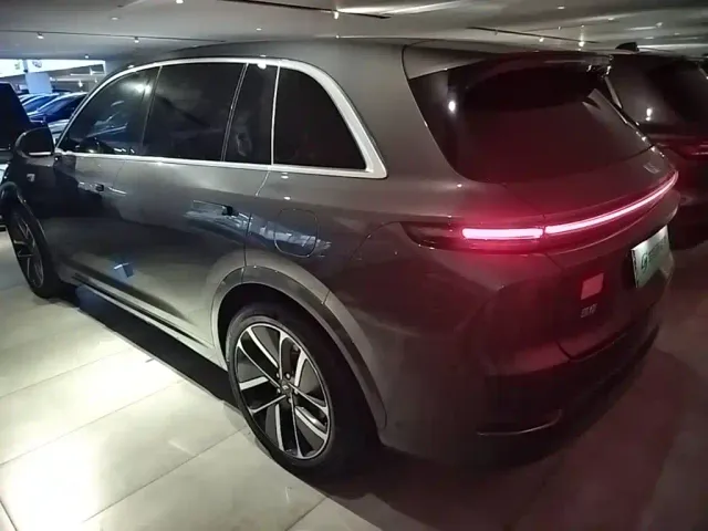 Li Auto L7 — Фото автомобиля 4