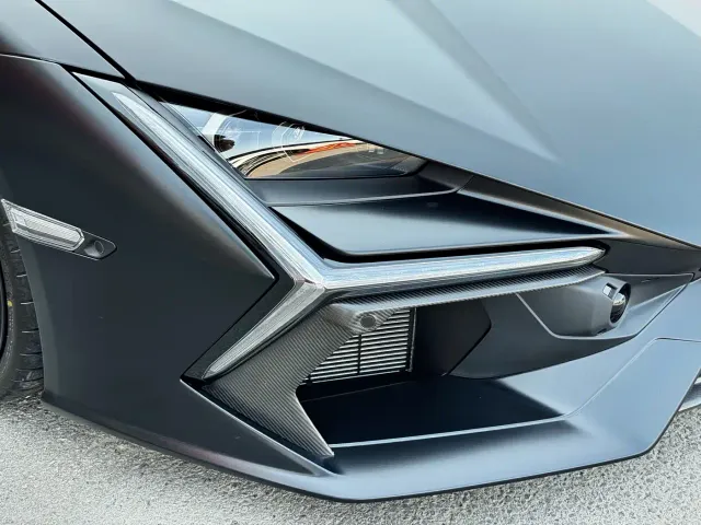Lamborghini Revuelto — Фото автомобиля 9