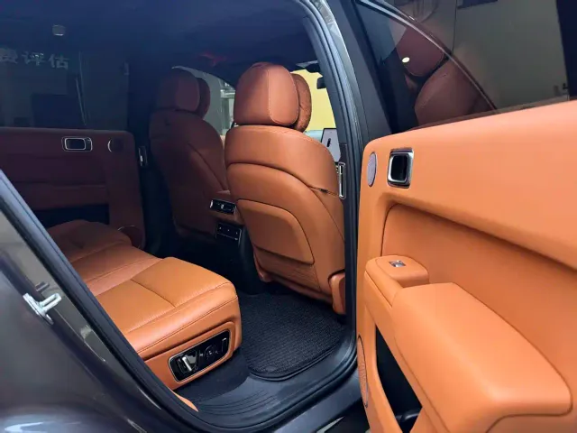 Li Auto L7 — Фото автомобиля 9