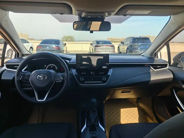 Toyota Corolla — Фото автомобиля 11
