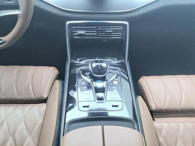 BYD Tang — Фото автомобиля 16