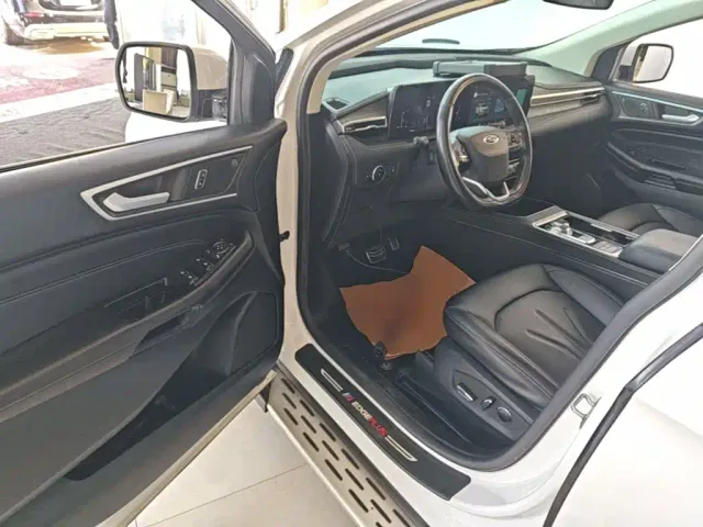 Ford Edge — Фото автомобиля 15