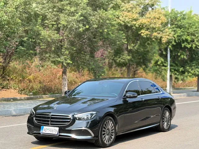 Фотография автомобиля — Mercedes-Benz E-Class