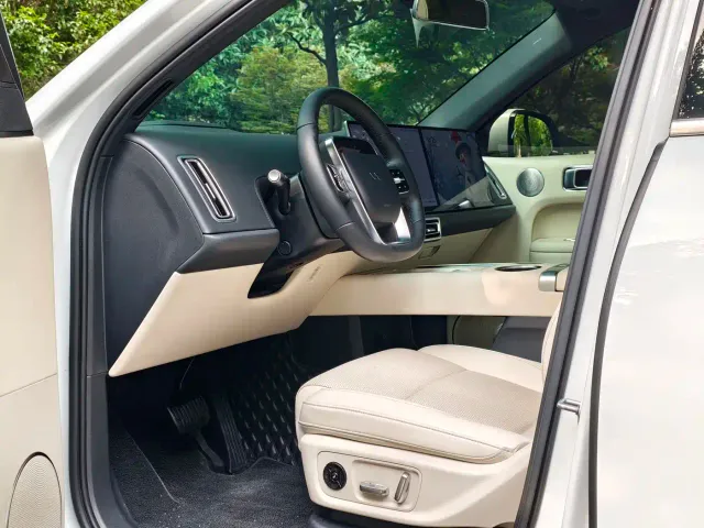Li Auto L6 — Фото автомобиля 11
