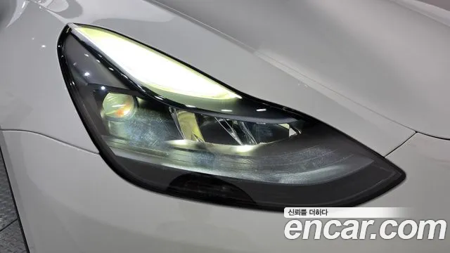 Tesla Model Y — Фото автомобиля 22