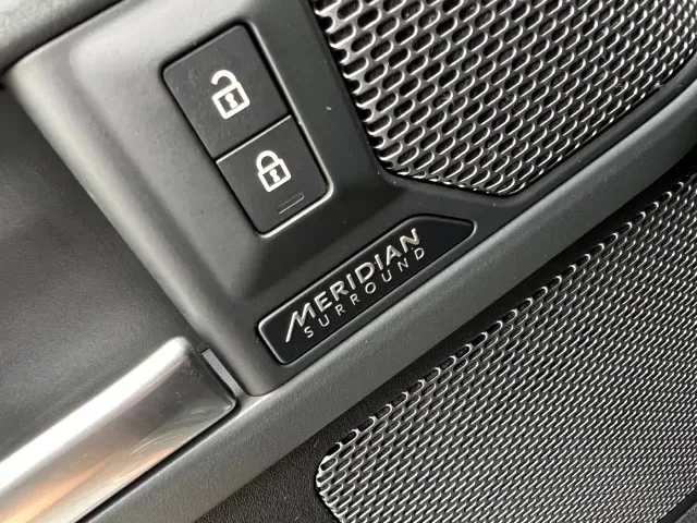 Land Rover Defender — Фото автомобиля 10