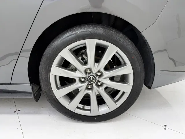 Mazda Axela — Фото автомобиля 8