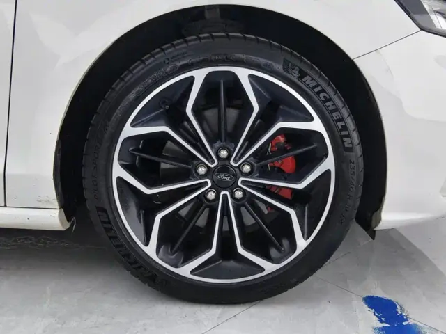 Ford Focus — Фото автомобиля 6