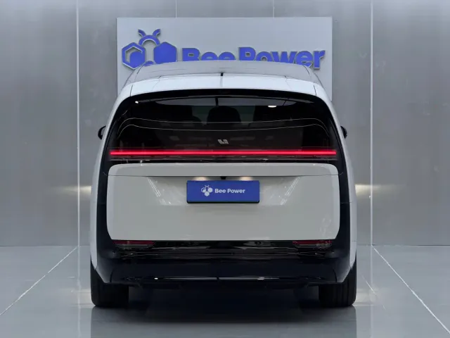 Li Auto MEGA — Фото автомобиля 7