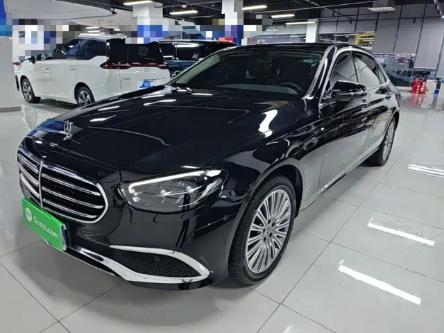 Фотография автомобиля — Mercedes-Benz E-Class