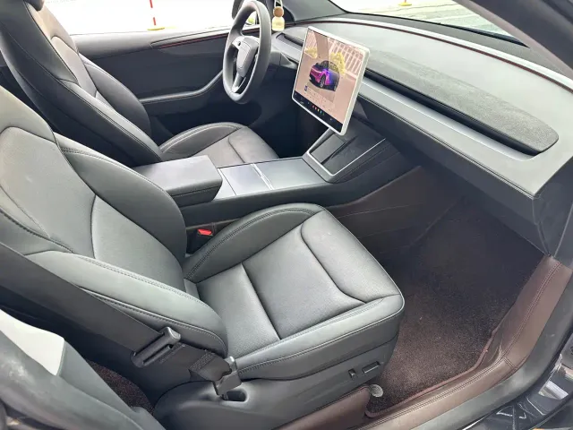 Tesla Model Y — Фото автомобиля 30