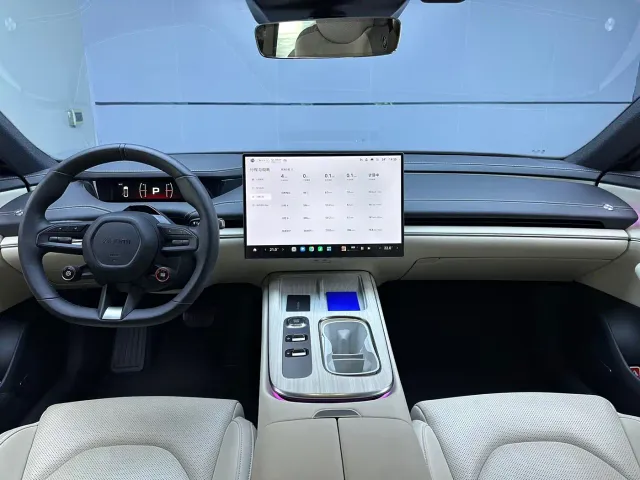 Xiaomi SU7 — Фото автомобиля 7
