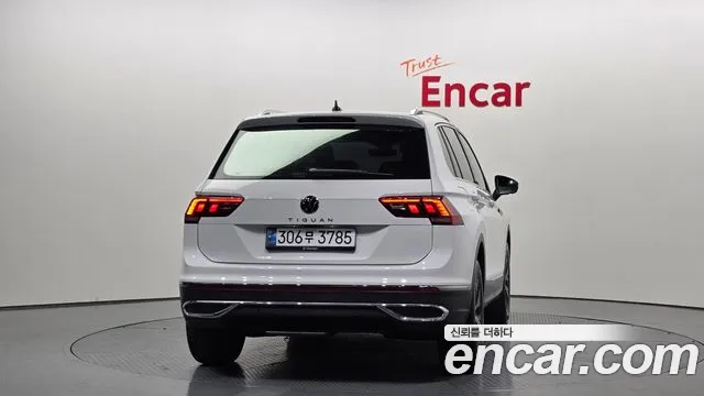 Volkswagen Tiguan Tiguan 2 поколение 2.0 TDI Premium — Фото автомобиля 4