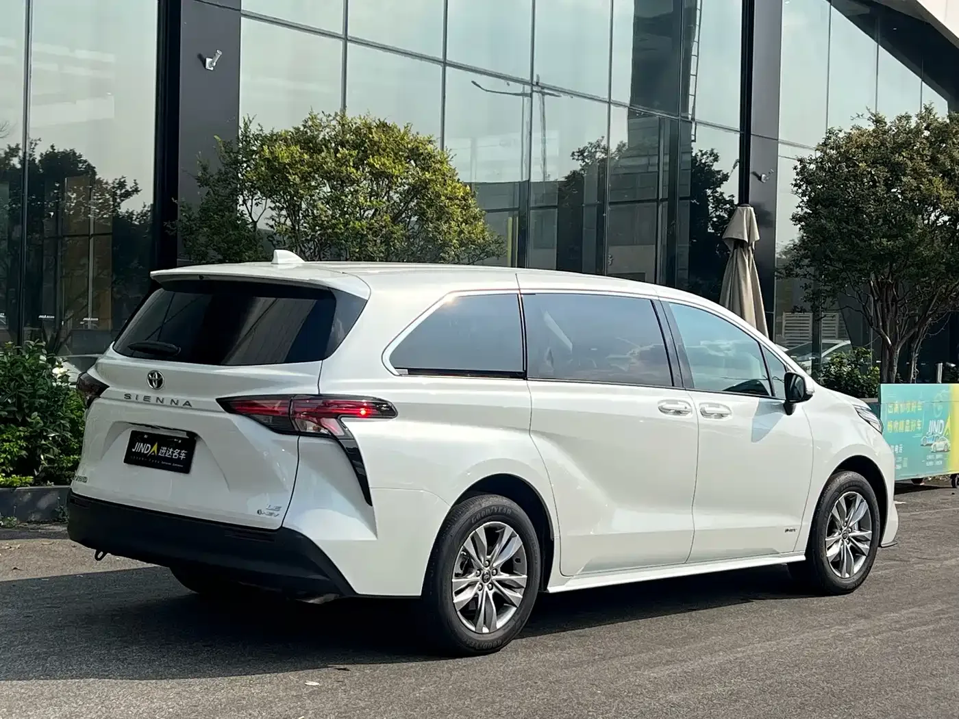Toyota Toyota Sienna 2023 2.5L Hybrid Comfort Edition — Фото автомобиля 8