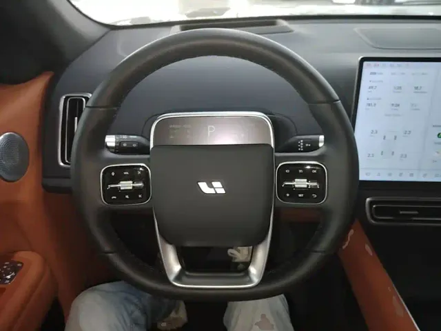 Li Auto L7 — Фото автомобиля 10