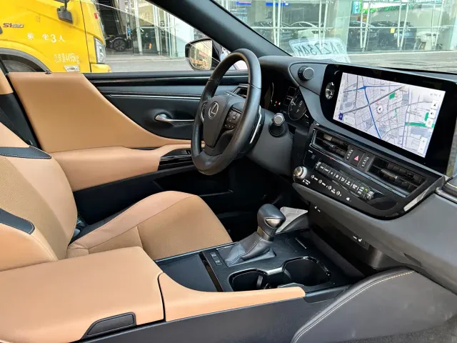Lexus ES — Фото автомобиля 7