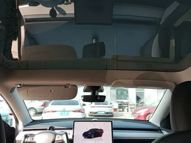Tesla Model Y — Фото автомобиля 17