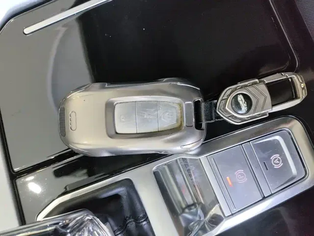Audi Q6 — Фото автомобиля 8