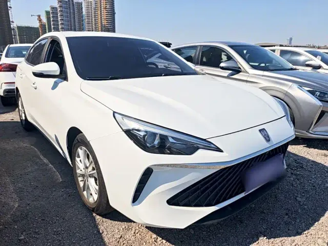 Roewe i5 — Фото автомобиля 3