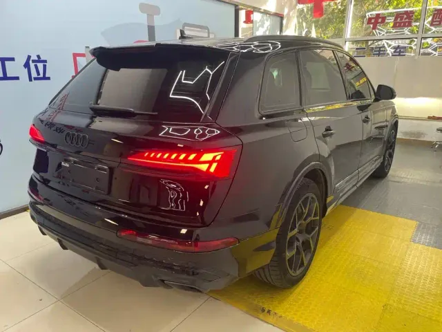 Audi Q7 — Фото автомобиля 4