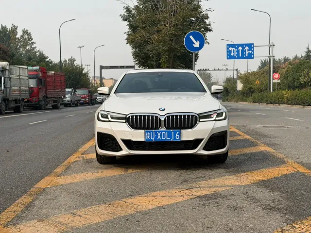 BMW 5 Series — Фото автомобиля 2