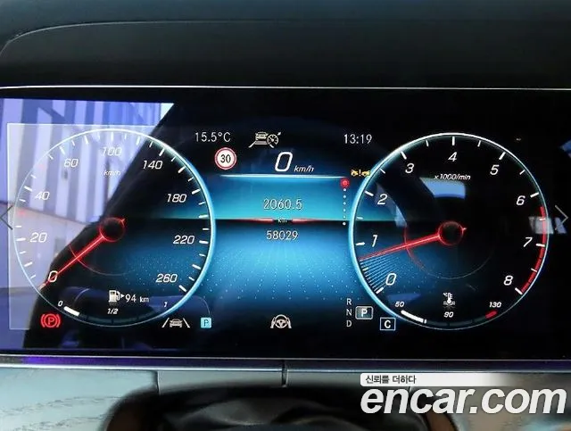 Mercedes-Benz E-Class — Фото автомобиля 9