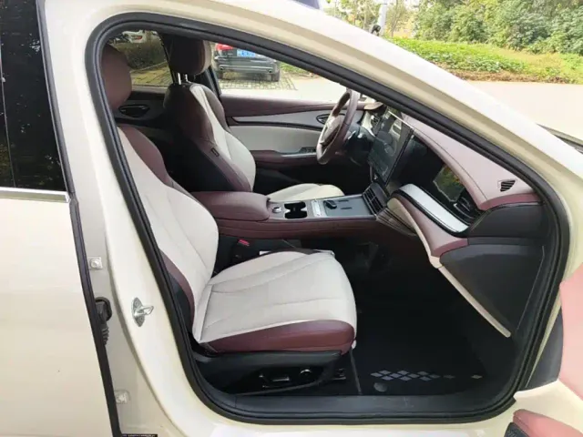 BYD Seal 07 DM-i — Фото автомобиля 24