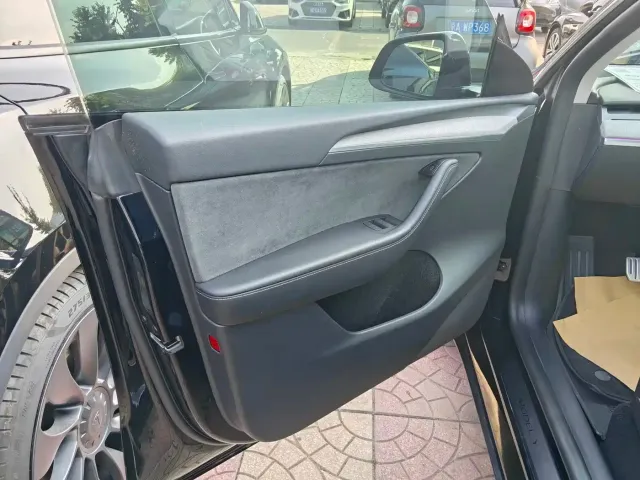 Tesla Model Y — Фото автомобиля 8