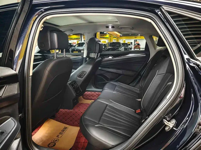 Volkswagen Passat — Фото автомобиля 9