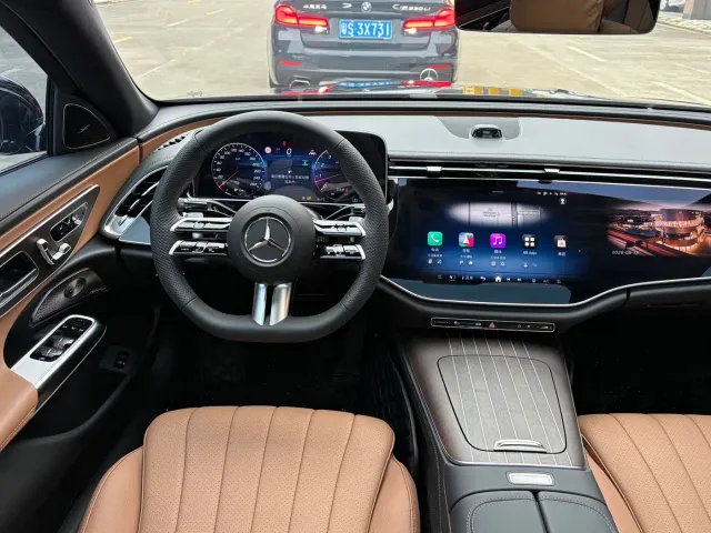 Mercedes-Benz E-Class — Фото автомобиля 8