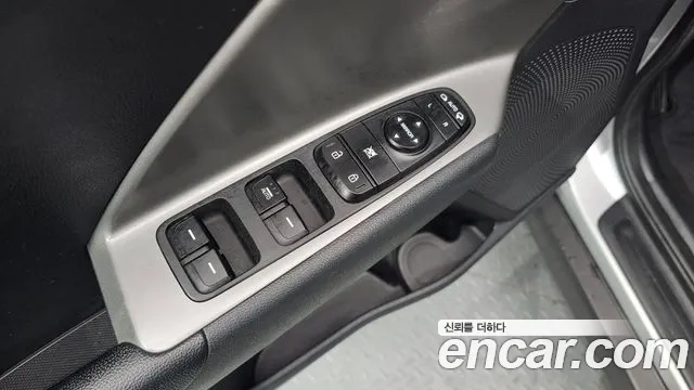 Kia Niro — Фото автомобиля 29