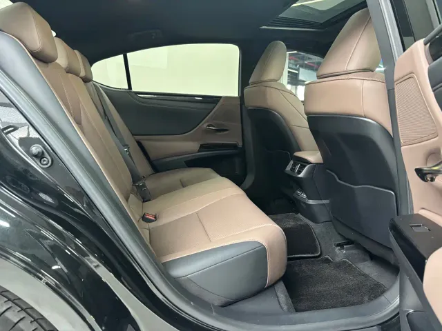 Lexus ES — Фото автомобиля 7