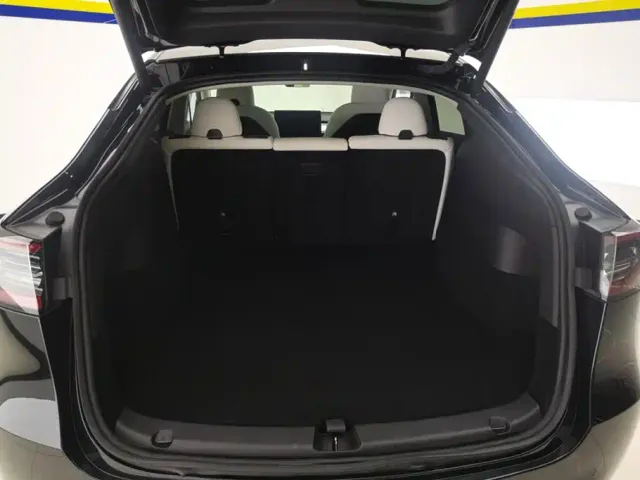 Tesla Model Y — Фото автомобиля 4