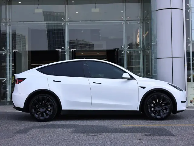 Tesla Model Y — Фото автомобиля 7