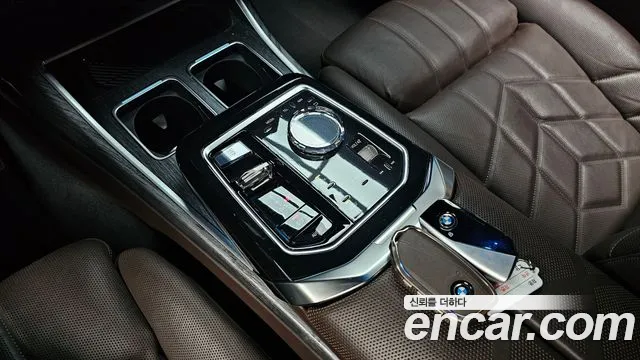 BMW 7-Series 7 серия (G70) 740i sDrive M Sport — Фото автомобиля 9
